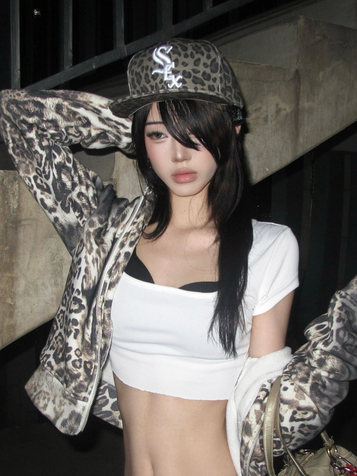 Brown leopard embroidered flat-brimmed hat