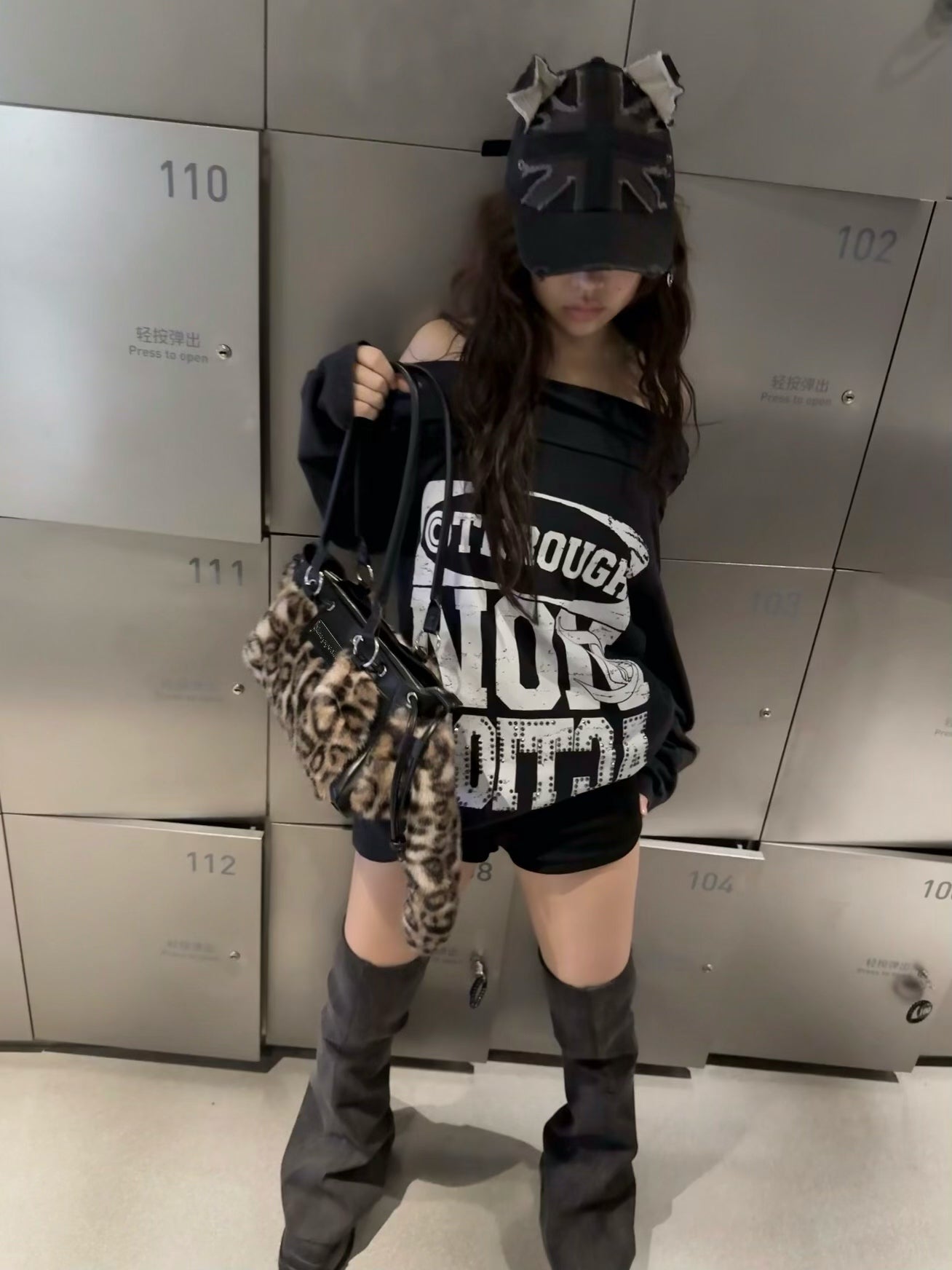 Leopard print shoulder bag